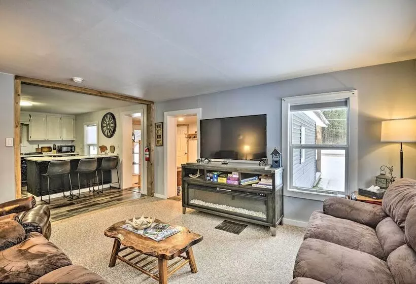 Adirondacks Cabin: Fish, Hunt & Hike!