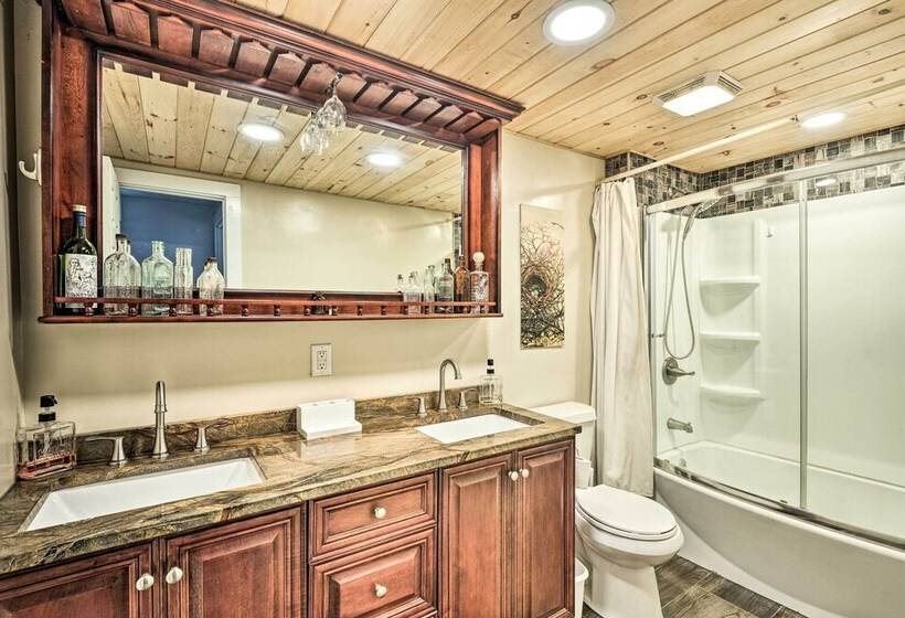 Adirondacks Cabin: Fish, Hunt & Hike!