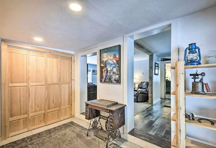 Adirondacks Cabin: Fish, Hunt & Hike!