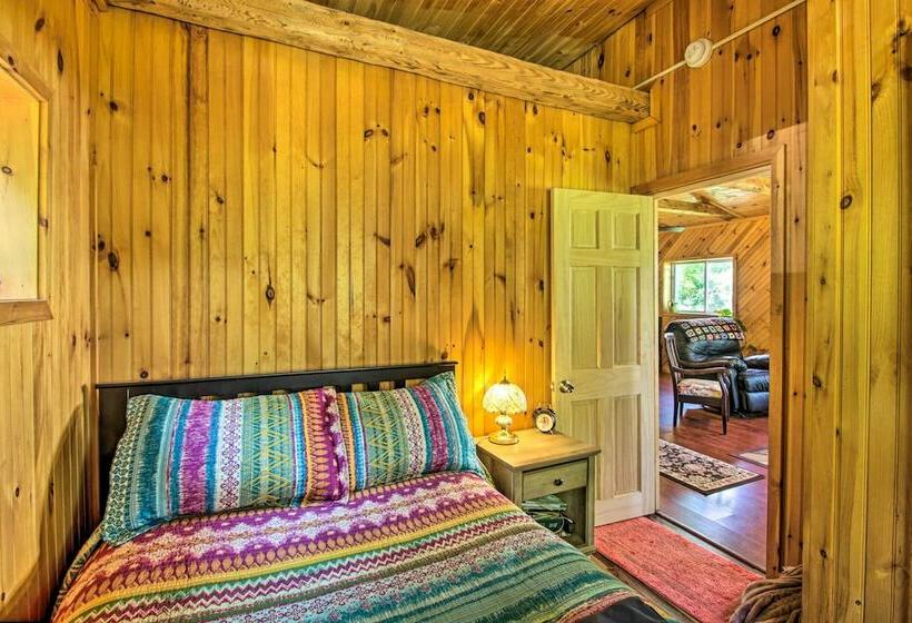 Cozy Cabin Retreat ~ 2 Mi To White Mountain Skiing