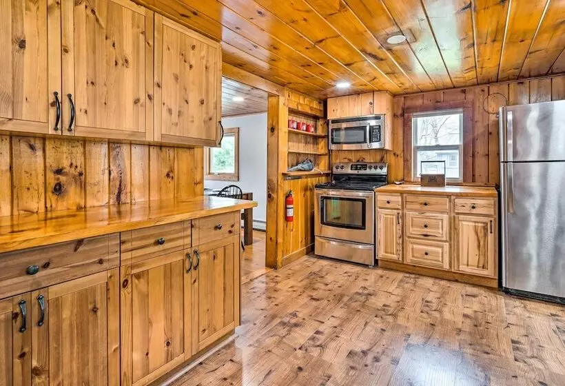 Cozy Castleton Cabin With Fire Pit + Water Access!