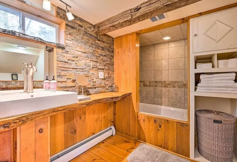 Cozy Castleton Cabin With Fire Pit + Water Access!