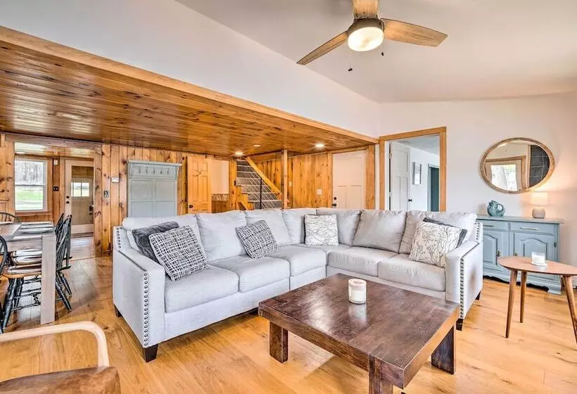 Cozy Castleton Cabin With Fire Pit + Water Access!