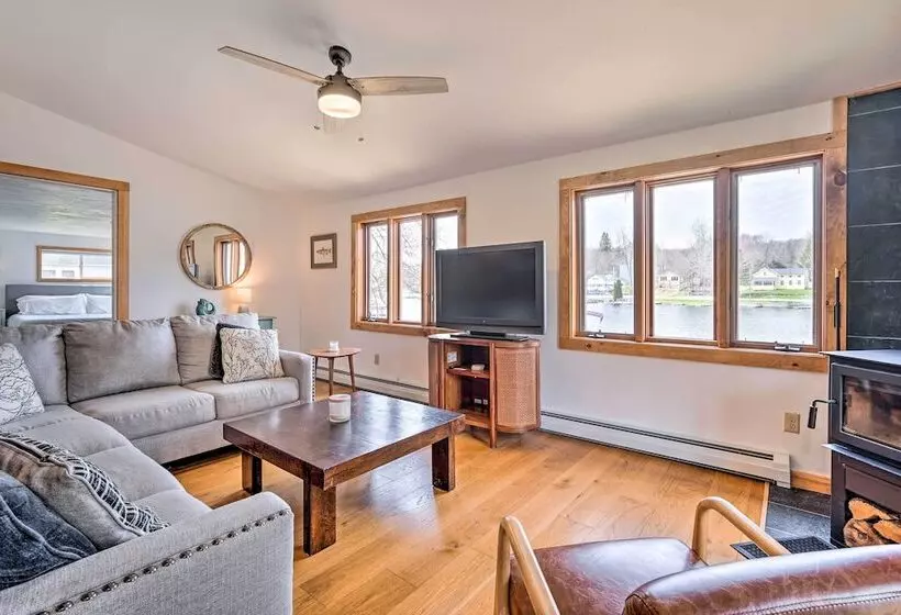 Cozy Castleton Cabin With Fire Pit + Water Access!