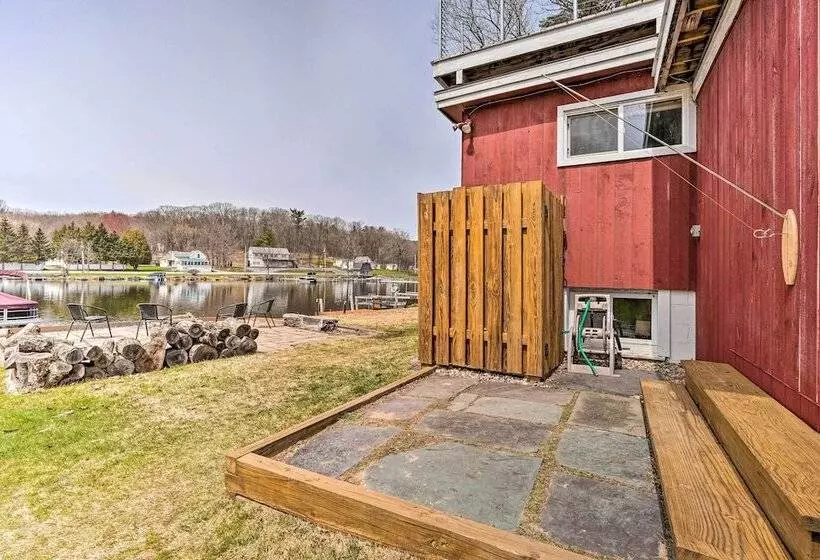 Cozy Castleton Cabin With Fire Pit + Water Access!