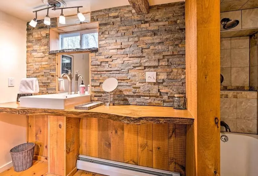 Cozy Castleton Cabin With Fire Pit + Water Access!