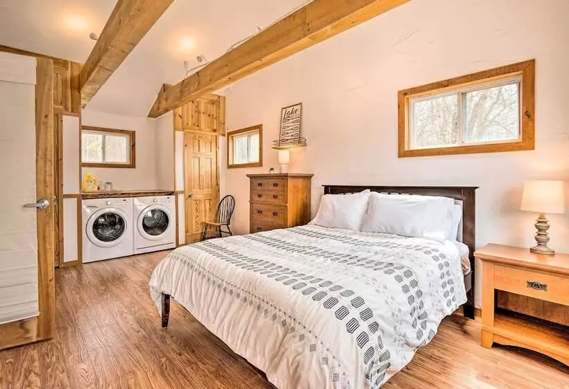 Cozy Castleton Cabin With Fire Pit + Water Access!