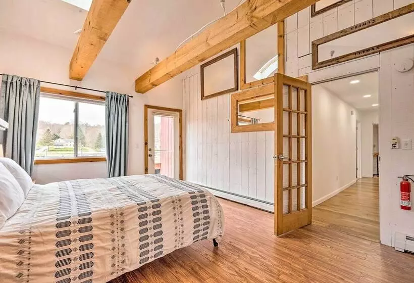 Cozy Castleton Cabin With Fire Pit + Water Access!