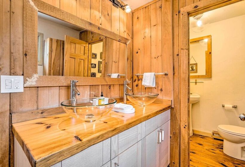 Cozy Castleton Cabin With Fire Pit + Water Access!