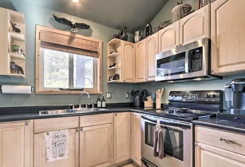 Cozy Heber Overgaard Cabin W/ Fire Pit, Game Room!