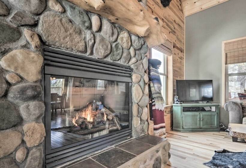 Cozy Heber Overgaard Cabin W/ Fire Pit, Game Room!