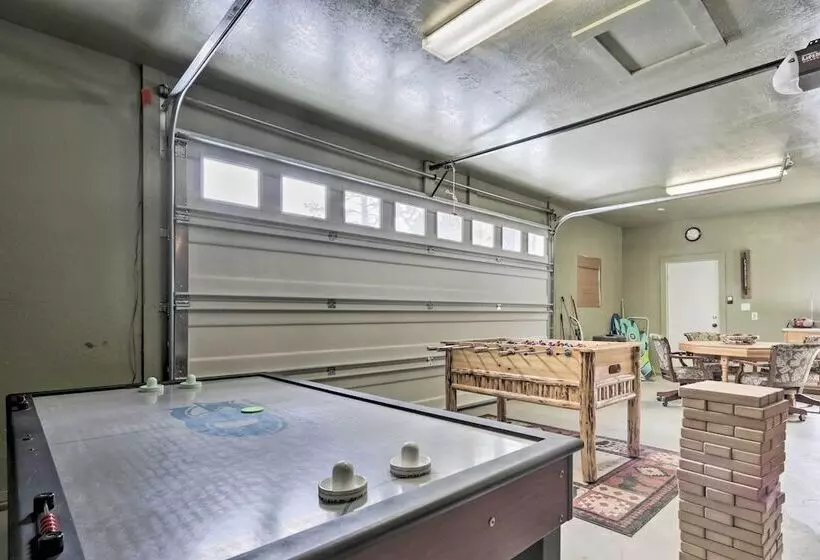 Cozy Heber Overgaard Cabin W/ Fire Pit, Game Room!