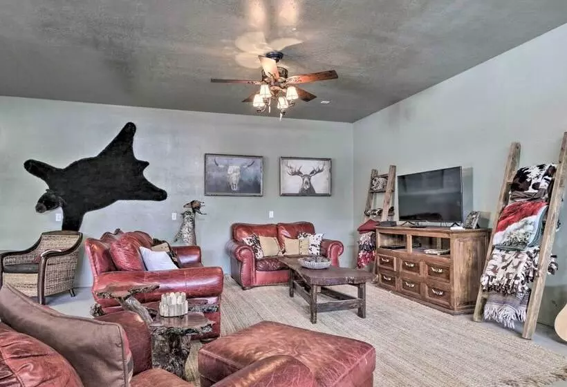 Cozy Heber Overgaard Cabin W/ Fire Pit, Game Room!