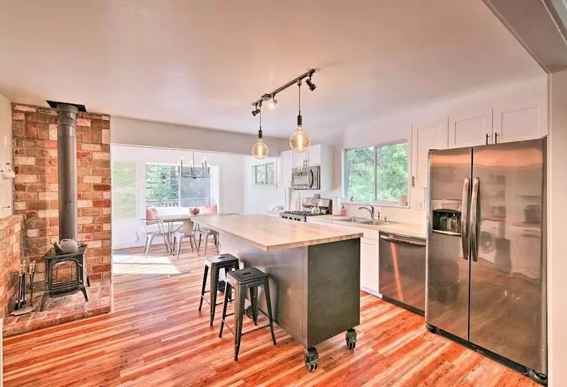 Cozy Retreat W/ Deck ~ 2 Mi To Pinecrest Lake!