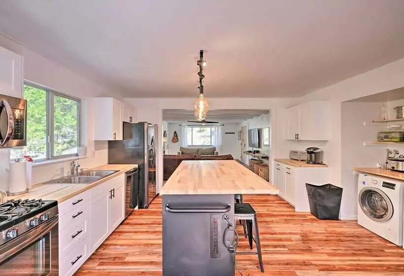 Cozy Retreat W/ Deck ~ 2 Mi To Pinecrest Lake!