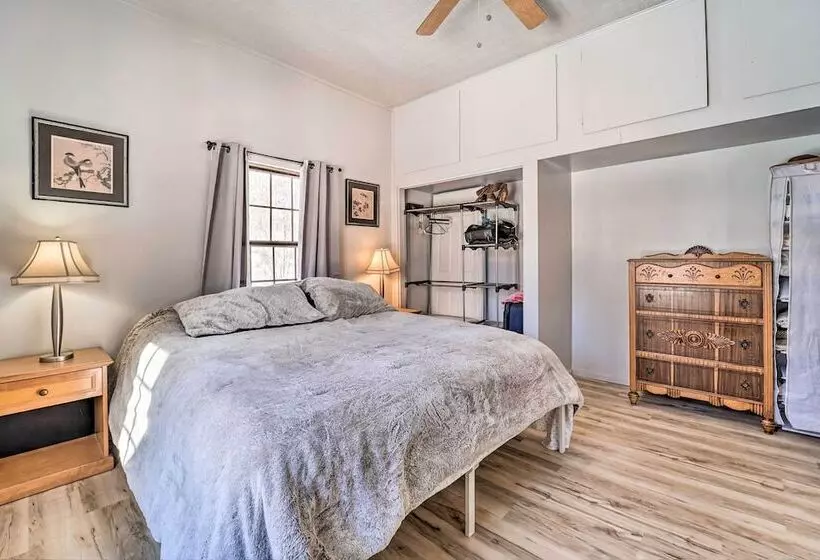 Dolorable  Home W/ Yard,   Walk To River!