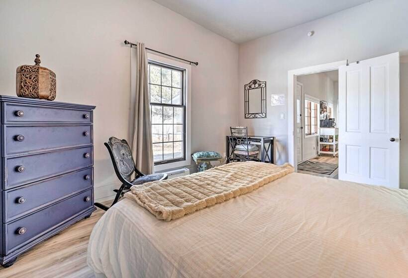 Dolorable Home W/ Yard, Walk To River!