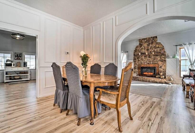 Dolorable Home W/ Yard, Walk To River!