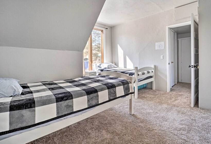 Dolorable Home W/ Yard, Walk To River!