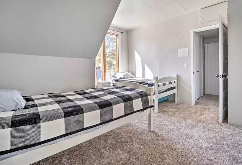 Dolorable  Home W/ Yard,   Walk To River!