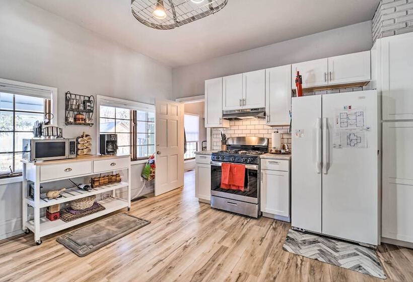 Dolorable Home W/ Yard, Walk To River!