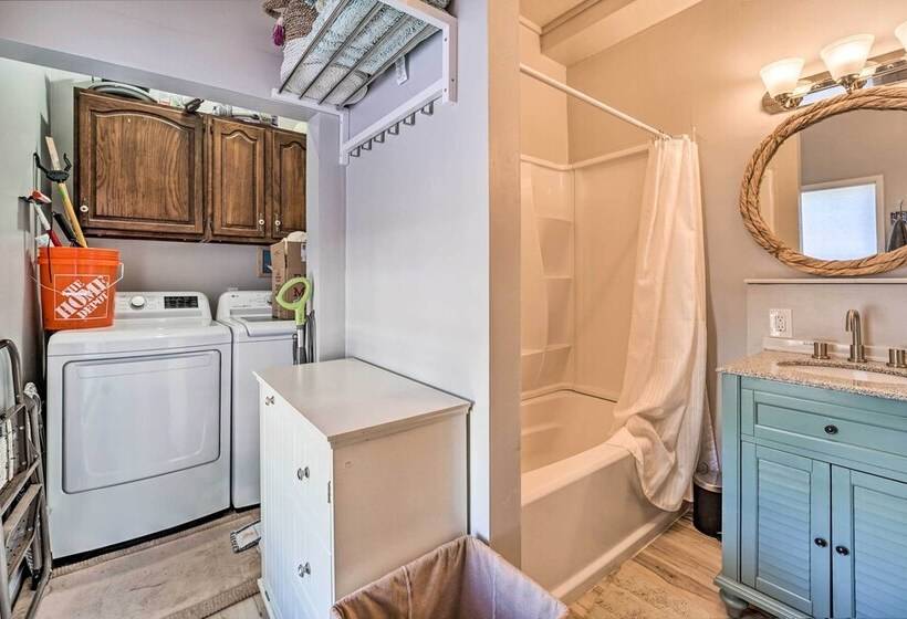 Dolorable Home W/ Yard, Walk To River!