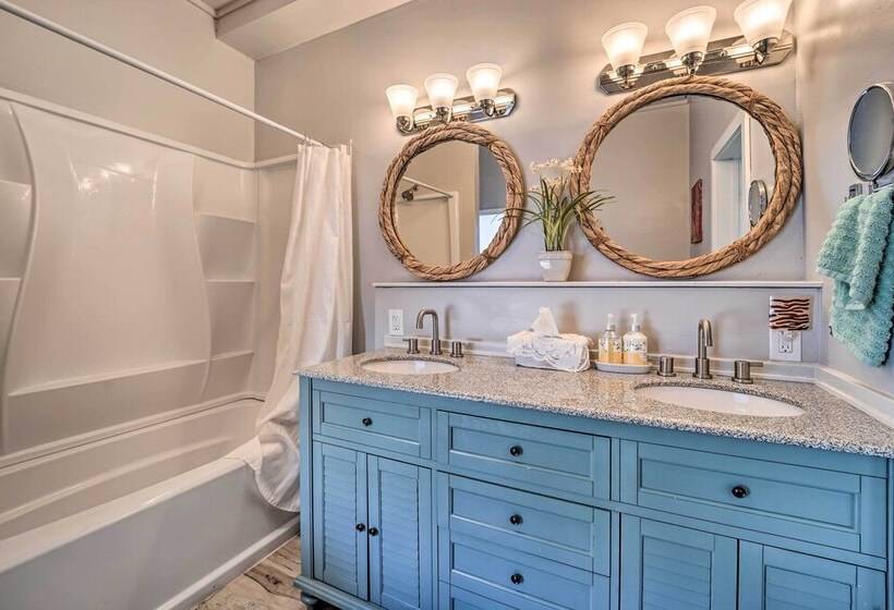 Dolorable Home W/ Yard, Walk To River!