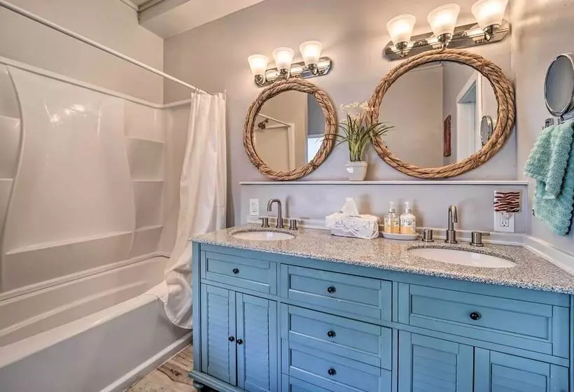 Dolorable  Home W/ Yard,   Walk To River!