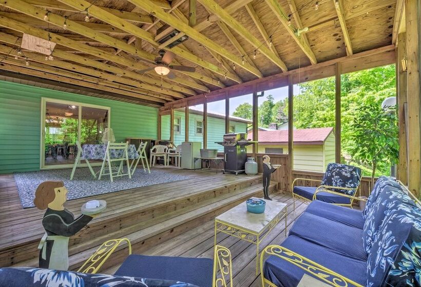 Lake Cumberland Eclectic Retreat: Fire Pit + Views