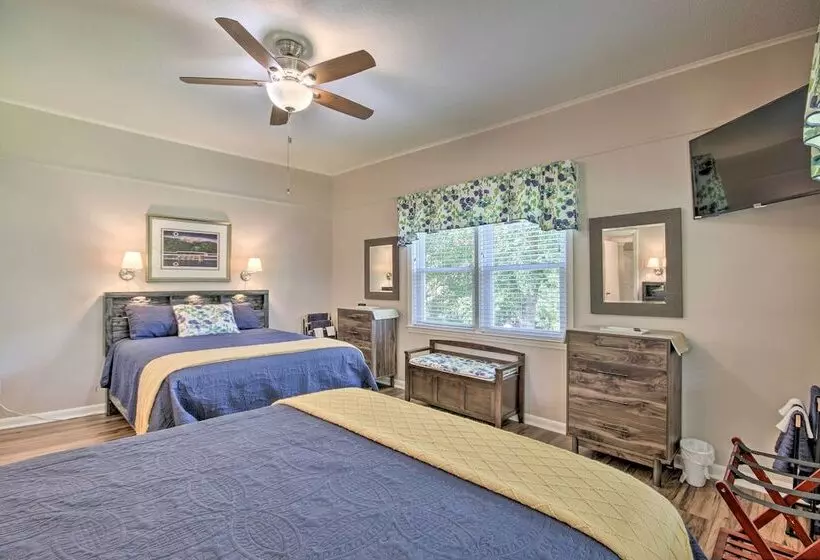 Family Home W/ Fire Pit, 2 Mi To Lake Access