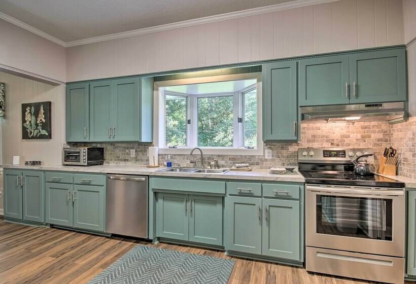 Family Home W/ Fire Pit, 2 Mi To Lake Access