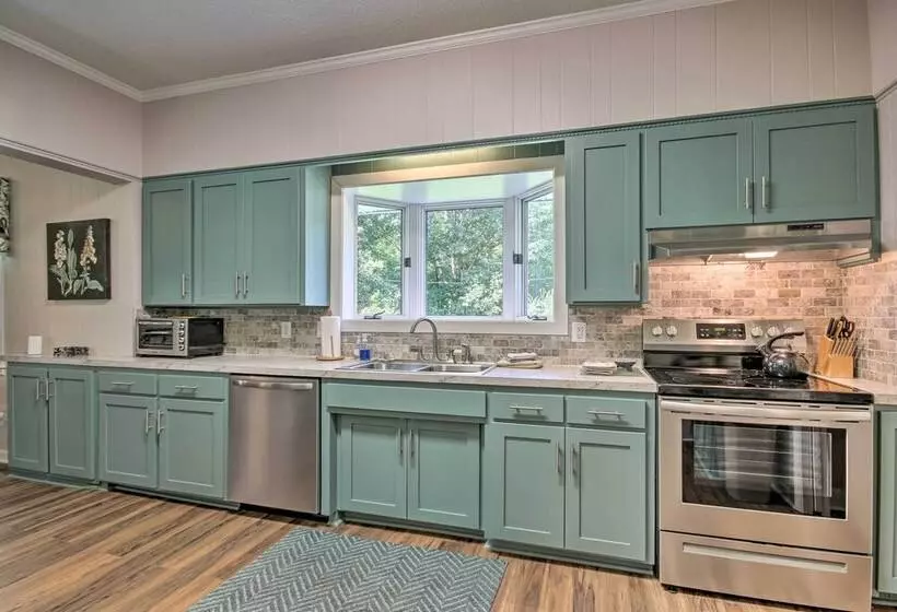 Family Home W/ Fire Pit, 2 Mi To Lake Access