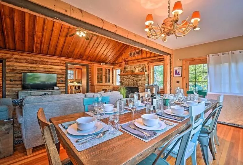 Log Cabin In Wilmington W/ Hot Tub Near Skiing!