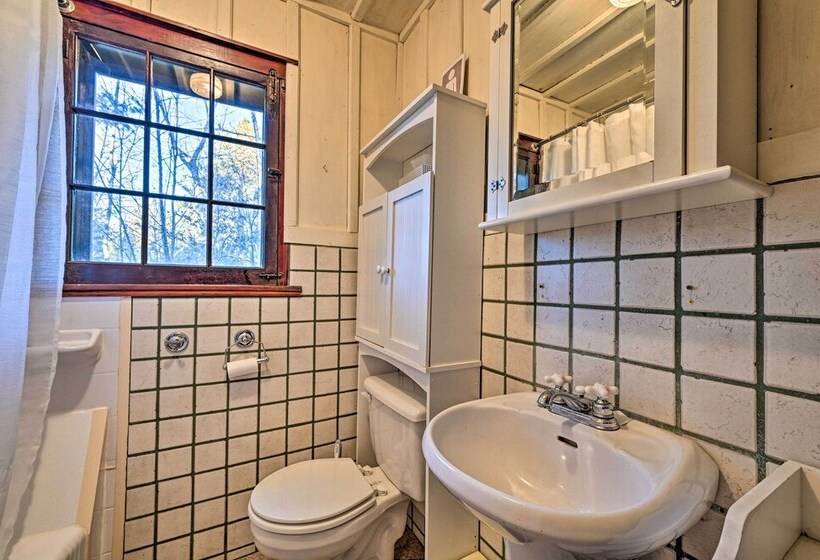 Log Cabin In Wilmington W/ Hot Tub Near Skiing!