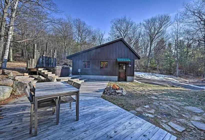 Log Cabin In Wilmington W/ Hot Tub Near Skiing!