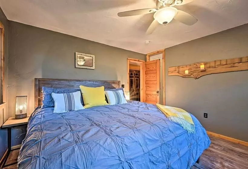 Log Cabin In Wilmington W/ Hot Tub Near Skiing!