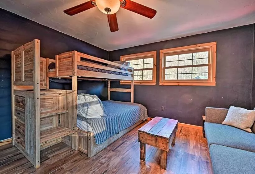 Log Cabin In Wilmington W/ Hot Tub Near Skiing!