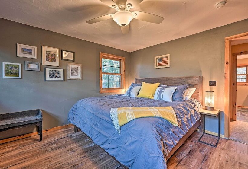 Log Cabin In Wilmington W/ Hot Tub Near Skiing!