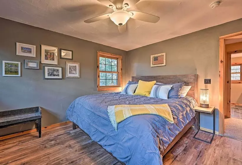 Log Cabin In Wilmington W/ Hot Tub Near Skiing!