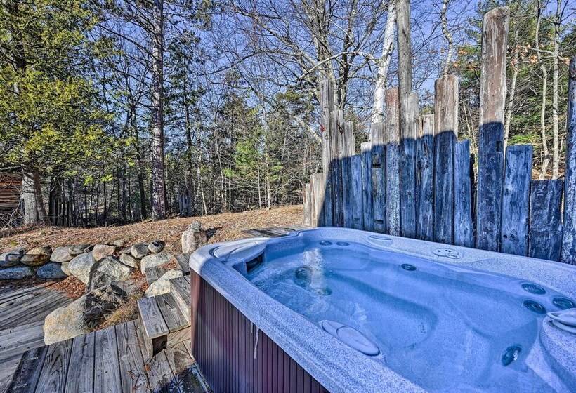 Log Cabin In Wilmington W/ Hot Tub Near Skiing!
