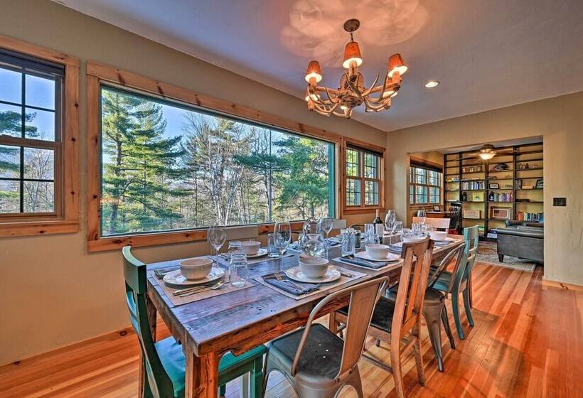 Log Cabin In Wilmington W/ Hot Tub Near Skiing!