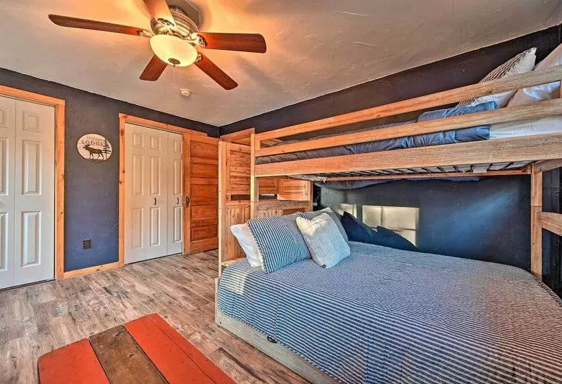 Log Cabin In Wilmington W/ Hot Tub Near Skiing!