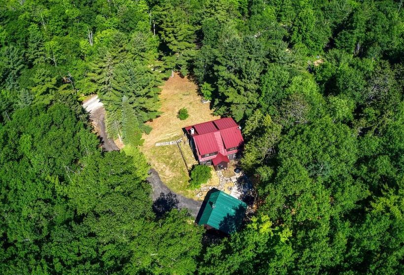 Log Cabin In Wilmington W/ Hot Tub Near Skiing!