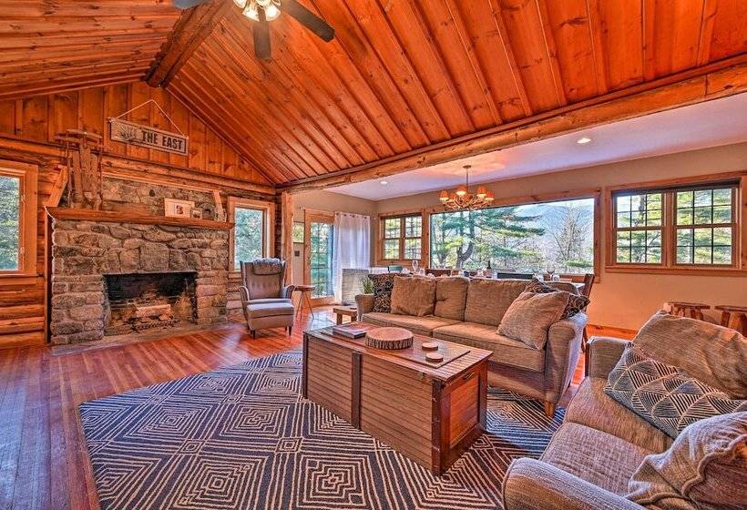 Log Cabin In Wilmington W/ Hot Tub Near Skiing!