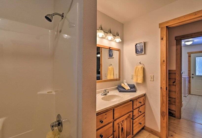 Homey Gresham Getaway: Ski, Hike, Explore & Relax!