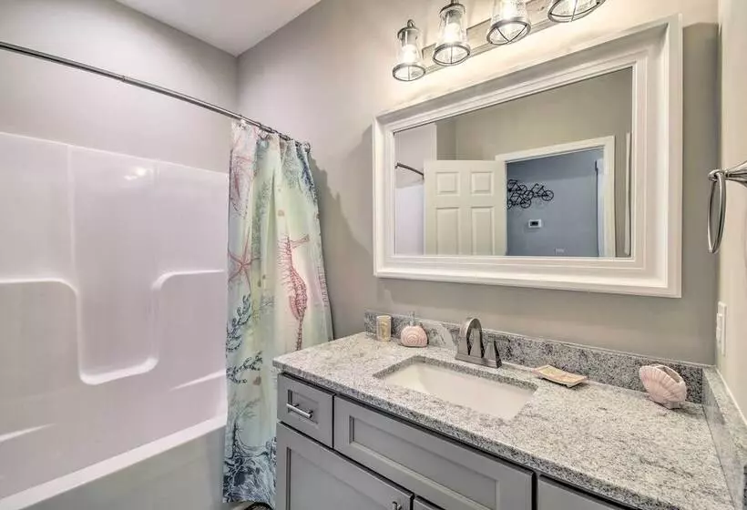 Inviting Home < 2 Mi To Ocean Isle Beach Pier