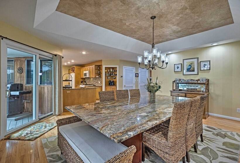 Riverfront Paradise W/ Hot Tub & Pool In Kinsale!