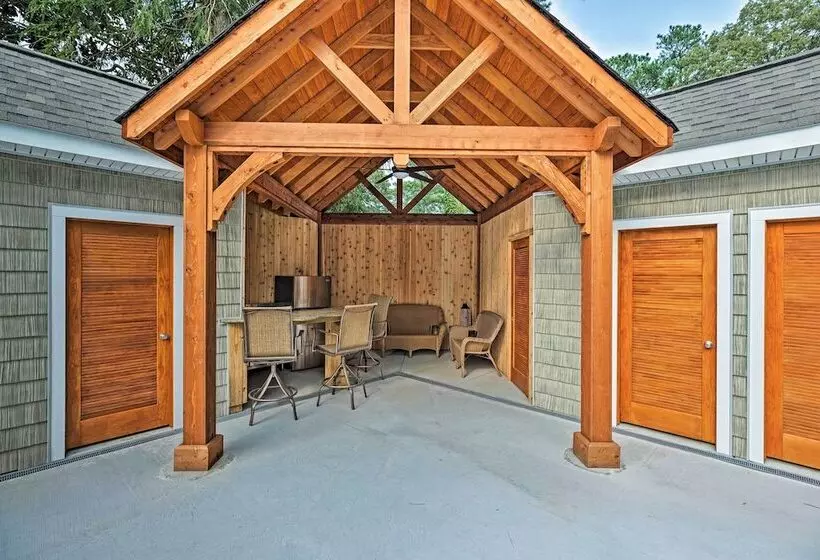 Riverfront Paradise W/ Hot Tub & Pool In Kinsale!