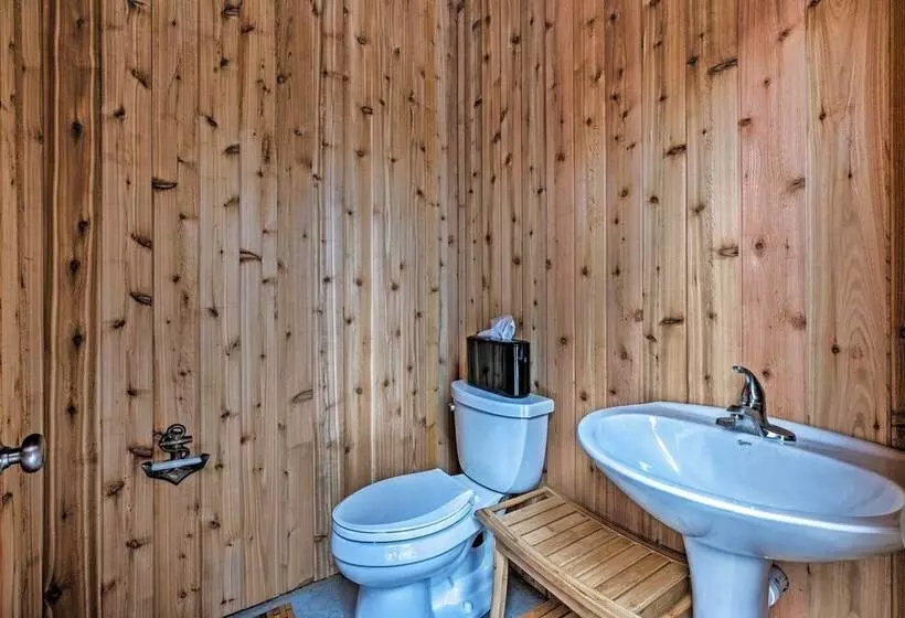 Riverfront Paradise W/ Hot Tub & Pool In Kinsale!