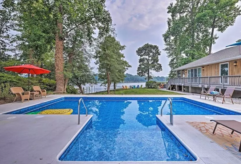 Riverfront Paradise W/ Hot Tub & Pool In Kinsale!